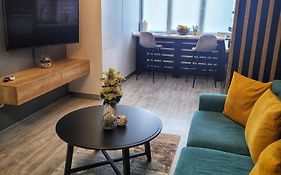 Apartament Delux 40 m2 cu parcare gratuită, lângă Arena Mall in Centru Bacău - ideal pentru cupluri sau business